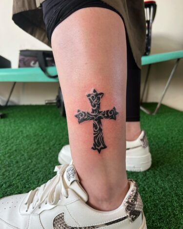 脚 #クロス#cross #tattoogirl #tattoo #ink #blackandgray #horimasa #tokyo #tokyoink #56 #56tattoo #十字架 #刺青 #墨 #彫雅 #東京 #東京インク #タトゥーガール #タトゥー #ブラックアンドグレー