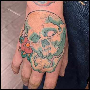 手 #スカル#skull #skulltattoo #tattoo #ink #freehand #color #56 #56tattoo #horimasa #tokyo #tokyoink #スカル #ガイコツ #タトゥー #イレズミ #スミ #フリーハンド #カラー #骸骨 #刺青 #墨 #彫雅 #東京