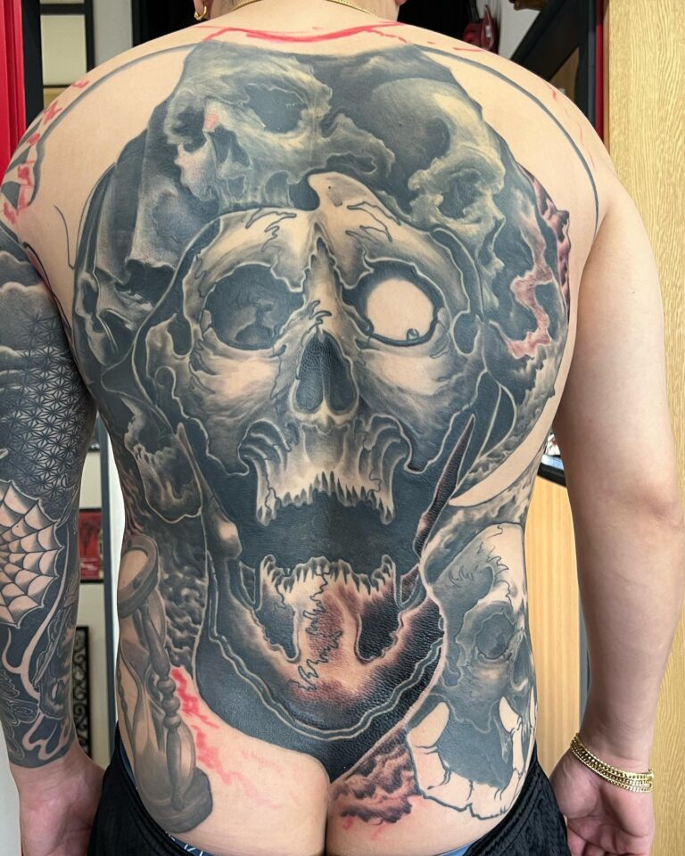 背中 続きin progress#reaper #skull #hourglass #backpiece #freehand  #Japanesetattoo #tattoo #ink #tokyo #horimasa #フリーハンド #タトゥー #インク #イレズミ  #ブラックアンドグレー #ホリマサ #トウキョウ #刺青 #墨 #彫雅 #東京 #56 #56tattoo 56 ...