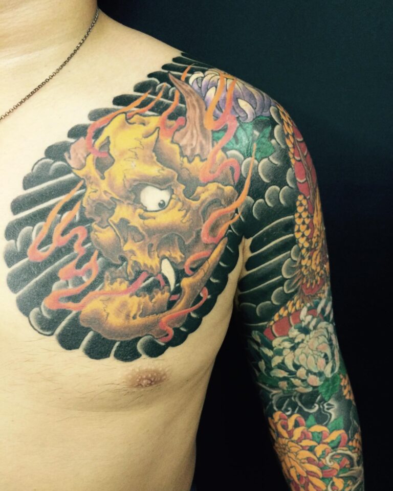 skull #doragon #chrysanthemum #japanesetattoo #tattoo #freehand