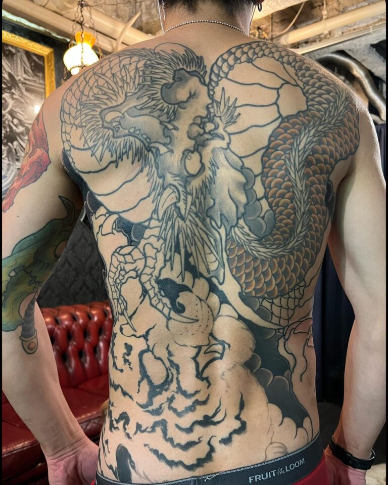 背中 続きin progress#backpiece #freehand #Japanesetattoo #tattoo #ink #tokyo  #horimasa#フリーハンド #ジャパニーズタトゥー #タトゥー #インク #スミ #イレズミ #ホリマサ #トウキョウ #刺青 #墨 #彫雅  #東京 #56 #56tattoo│56 Tattoo Studio